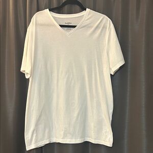 Goodfellow & Co Men's Classic White V-Neck Tee